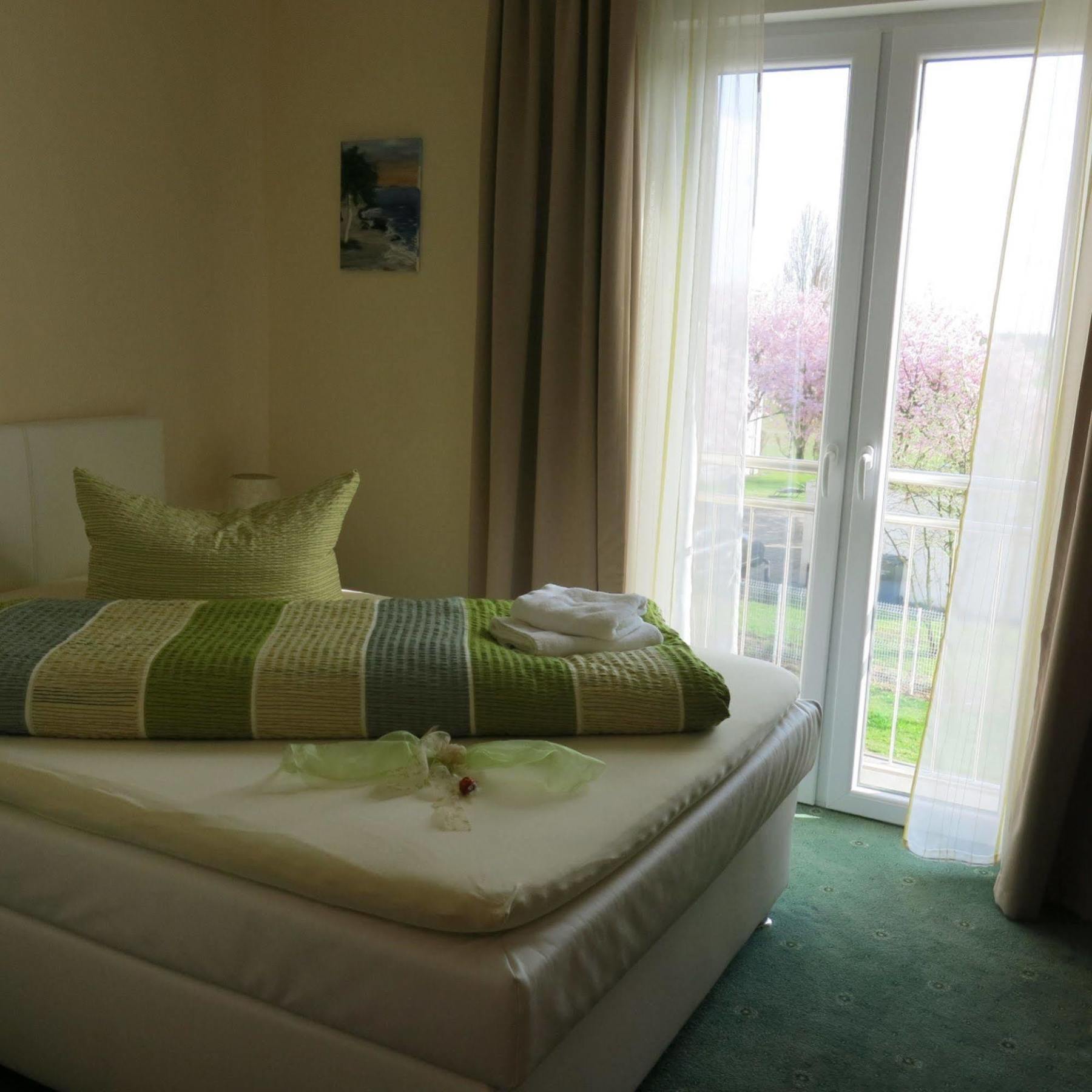 Riedstadt Hotel Ackermann מראה חיצוני תמונה